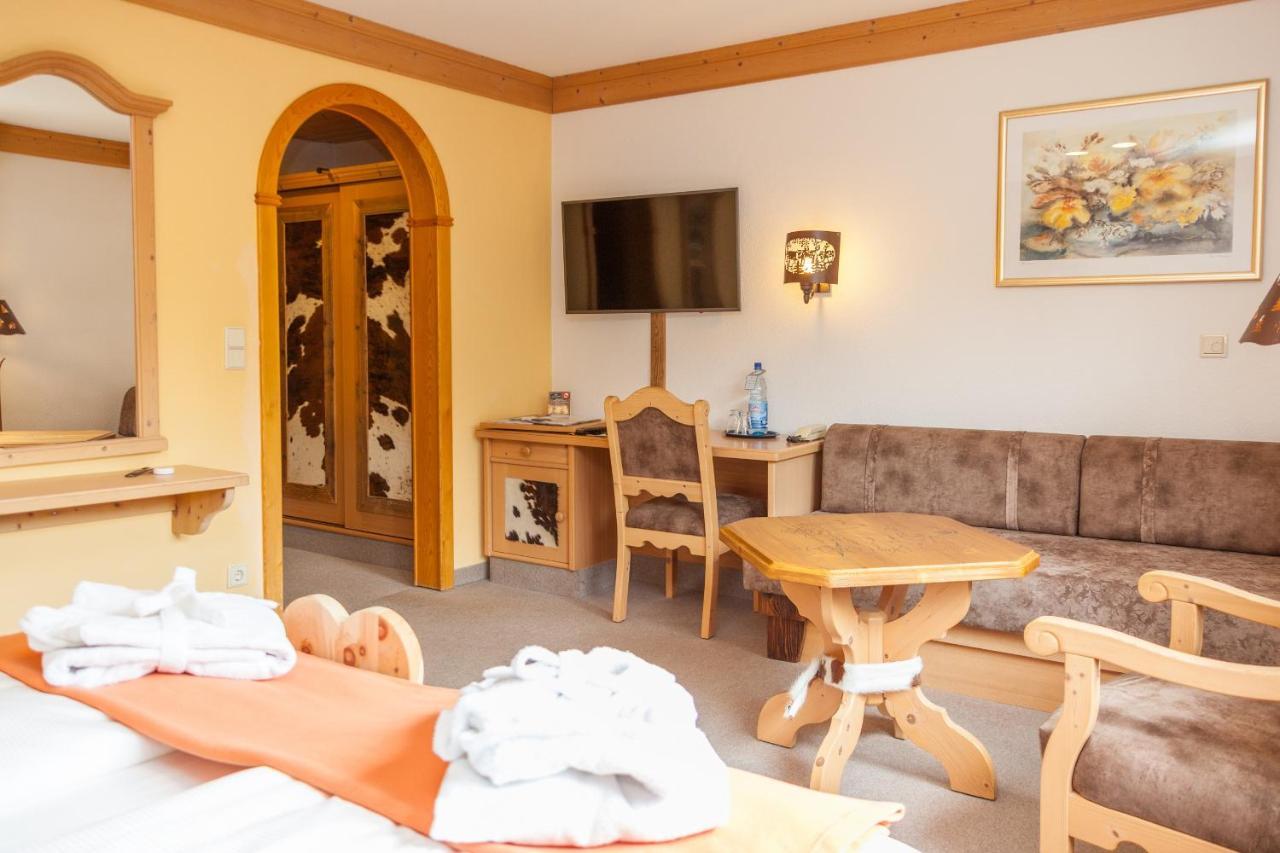 Hotel Und Restaurant Koehlerhuette - Fuerstenbrunn Beierfeld エクステリア 写真