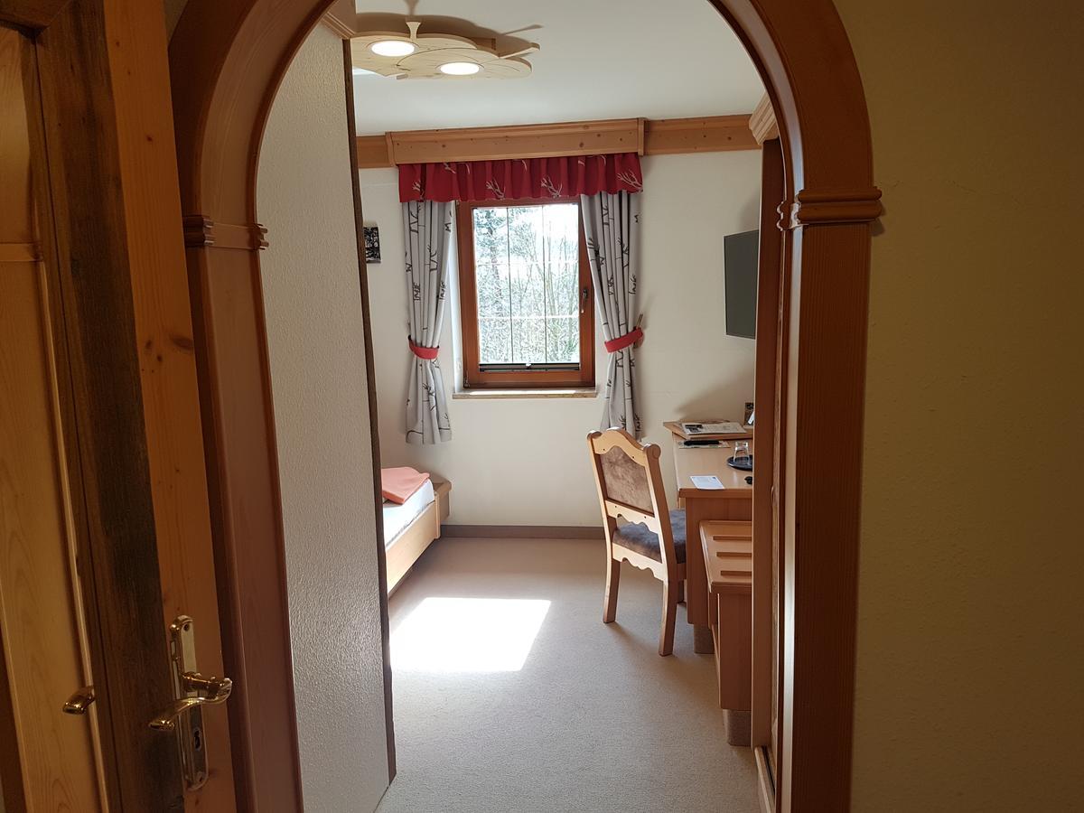 Hotel Und Restaurant Koehlerhuette - Fuerstenbrunn Beierfeld エクステリア 写真
